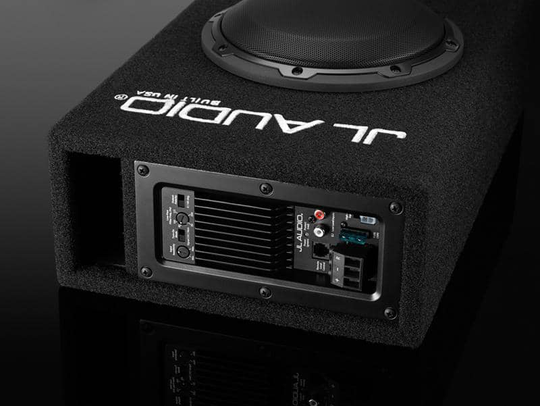 JL Audio ACP108LG-W3v3 koteloitu aktiivisubwoofer