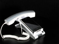 iPhone puhelinteline luurilla